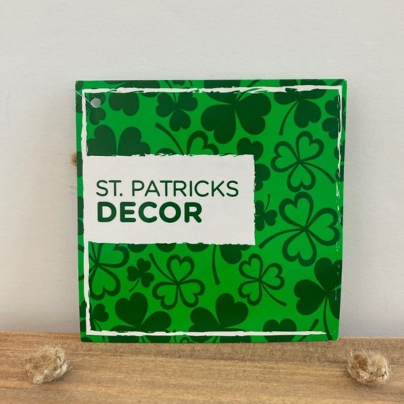 St. Patricks Day Wooden Frame With Shamrock Country Primitive Decor Wall Hanging - Picture 9 of 10